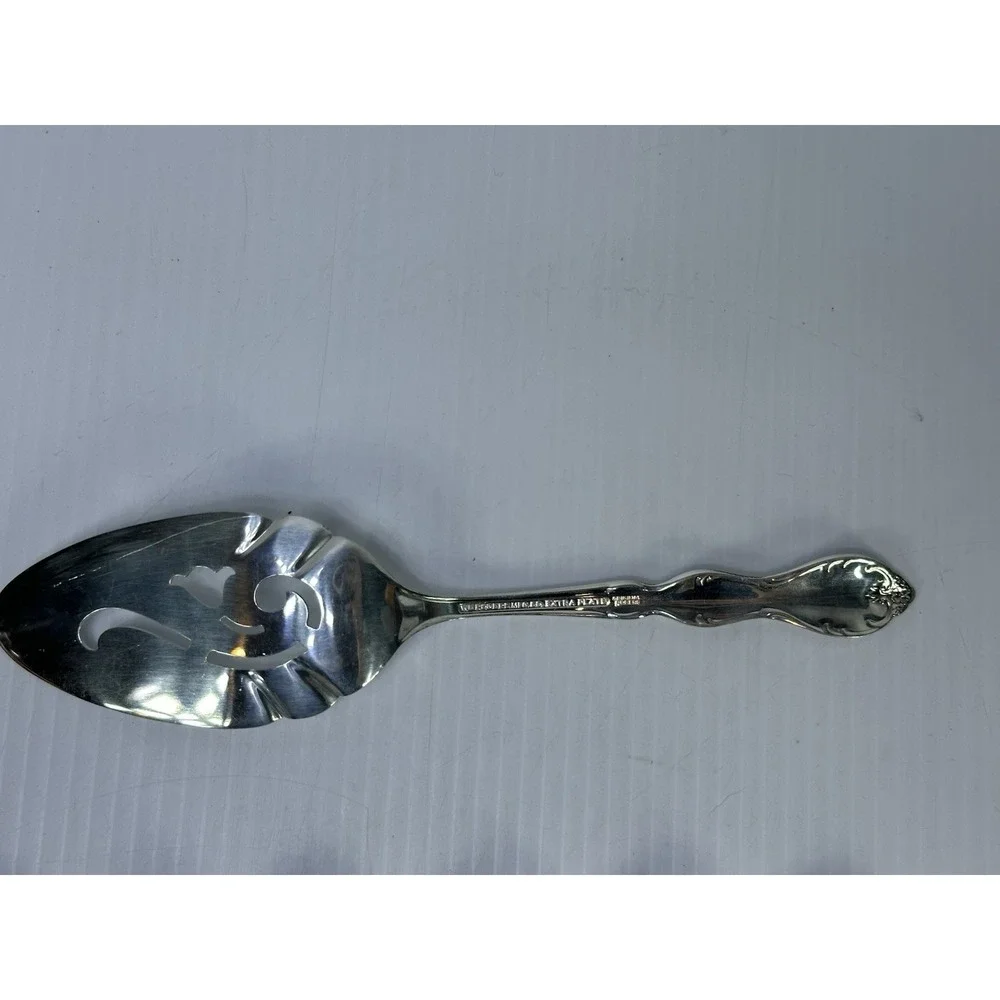 Vintage 14 WM Rogers Camelot Melody Teaspoons Silver Plate Pie Server